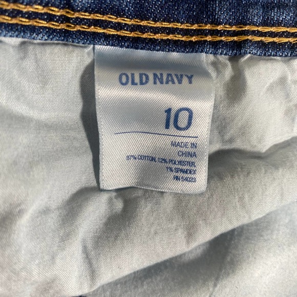 Old Navy Woman's The Flirt Regular Cut Capri's Sz 10 - Picture 6 of 7